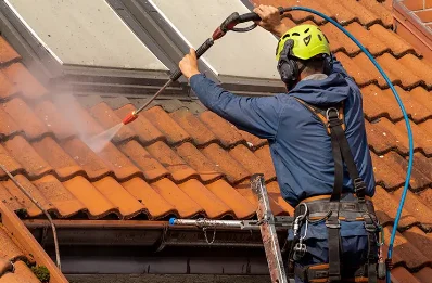 Démoussage et hydrofuge de toiture aux Hermites